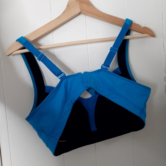 Lulu - Picture 3 of 4